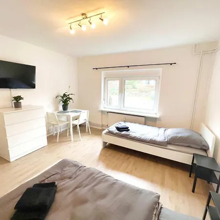 Have-a-nice-stay - - Monteursunterkunft - Einzelbetten - Gute Anbindung - Bettwaesche *
