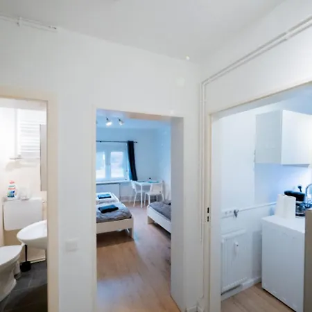 Have-a-nice-stay - - Monteursunterkunft - Einzelbetten - Gute Anbindung - Bettwaesche Apartman *