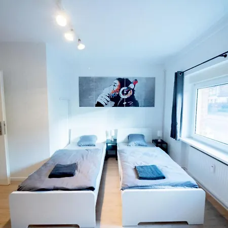 Have-a-nice-stay - - Monteursunterkunft - Einzelbetten - Gute Anbindung - Bettwaesche *
